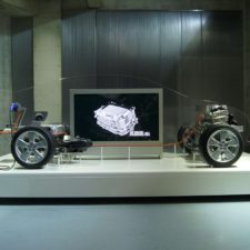 ハイブリッドカー展示什器２