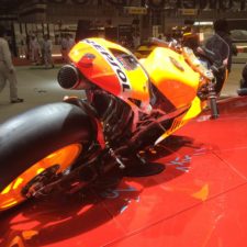 バイク展示自立ステー