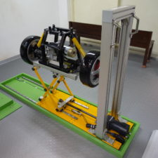 自動車組み立て体験施設