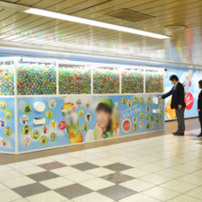 壁型巨大ガチャ
