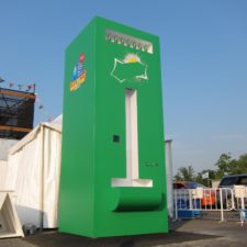 巨大自動販売機