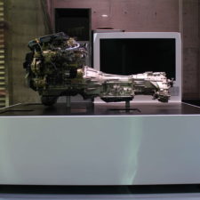 ピックアップトラックエンジン展示什器