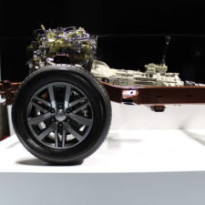 ピックアップトラックパワートレーン展示什器