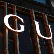 新宿ブランド店サイン