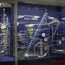 ショーウィンドウボールコースター